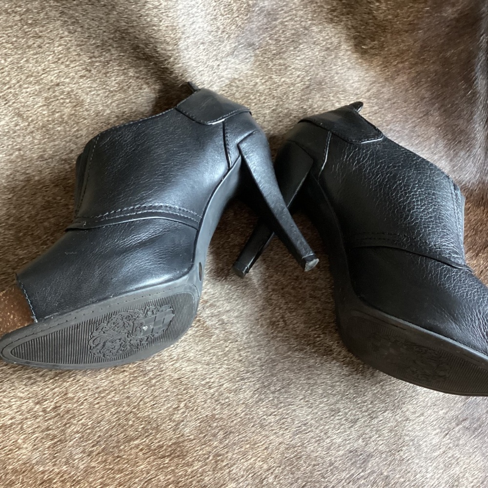 Vince Camuto Black Leather Heels - Picture 9 of 11
